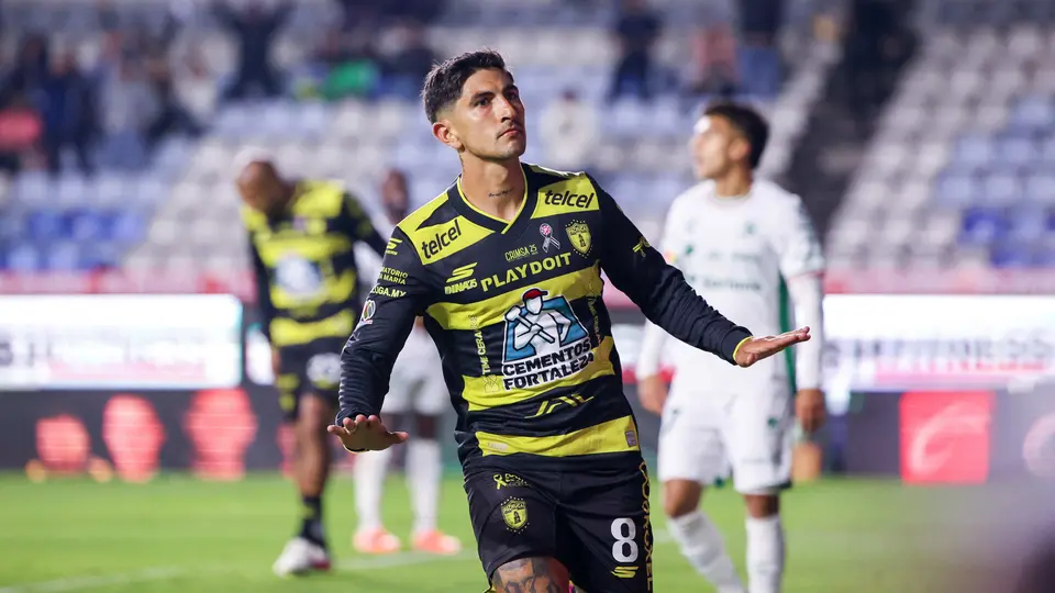 Víctor 'Pocho' Guzmán con Pachuca en la Liga MX | IMAGO 7