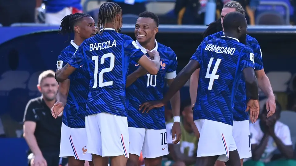 Jugadores de Francia festejan anotación ante Senegal | MEXSPORT