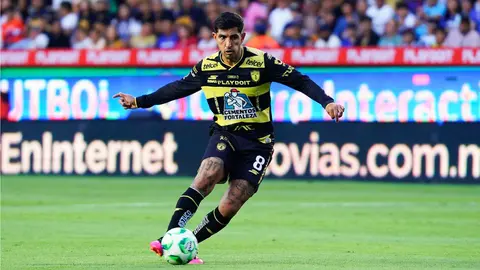 Víctor 'Pocho' Guzmán con Pachuca en la Liga MX | IMAGO 7