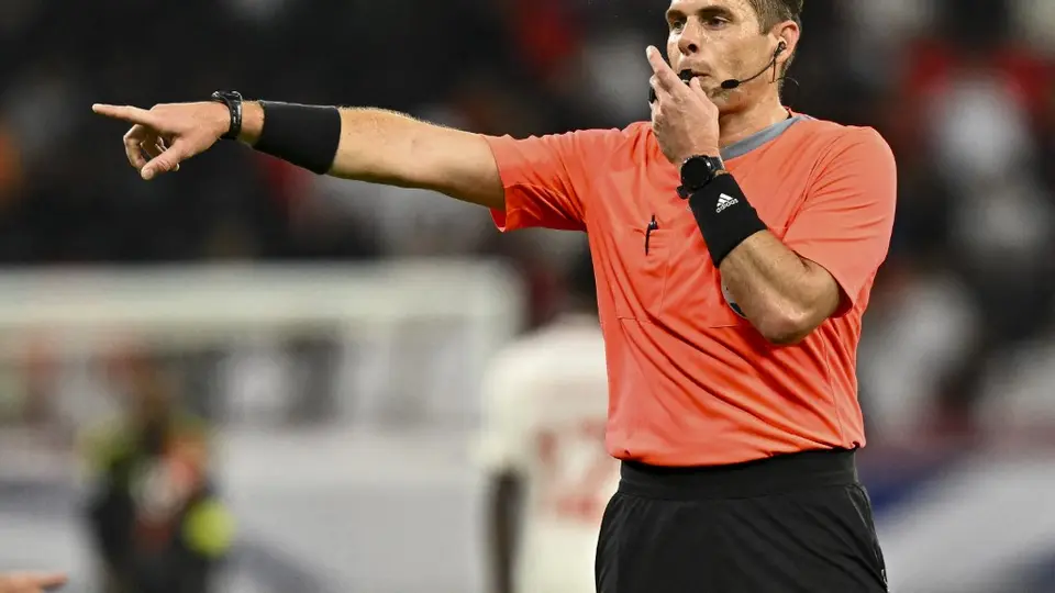 Shaun Evans fue investigado por la FIFA por un polémico gesto | AFP