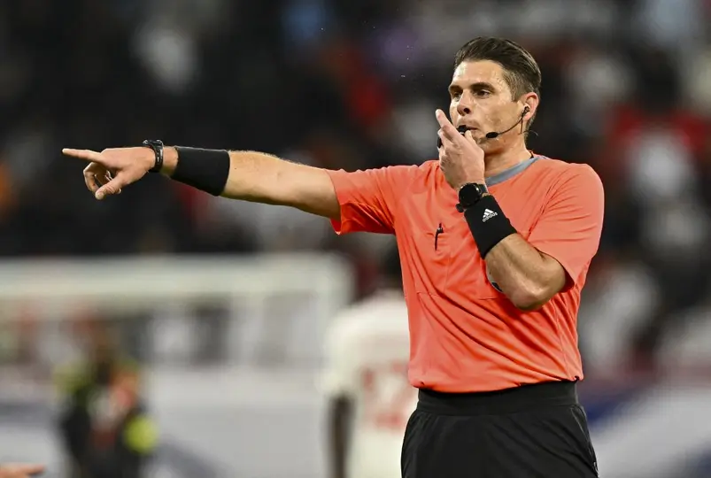 Shaun Evans fue investigado por la FIFA por un polémico gesto | AFP