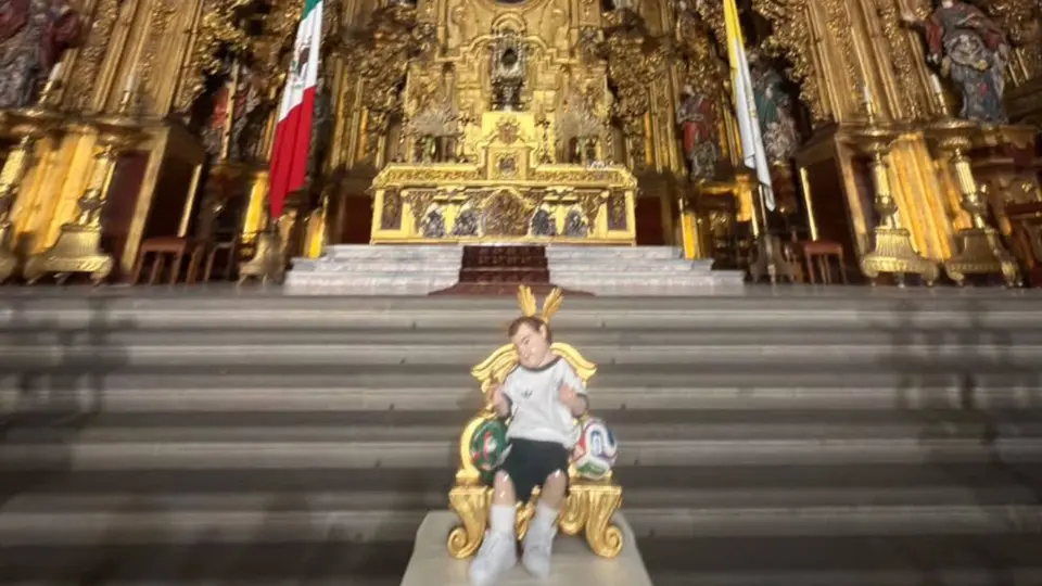 El Niño Dios se pone la camiseta por México. / Georgina Sánchez