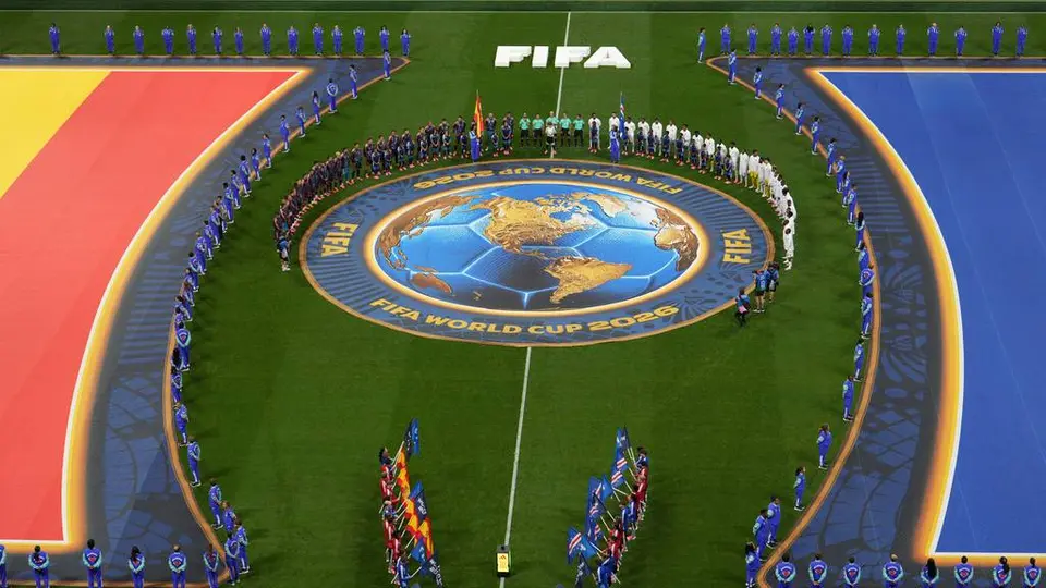 Protocolo de inicio de partido entre España y Cabo Verde con las banderas en el césped | AP