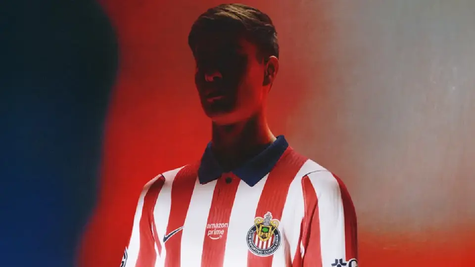 Chivas presenta su nueva piel para el Apertura 2026 con un homenaje a su historia