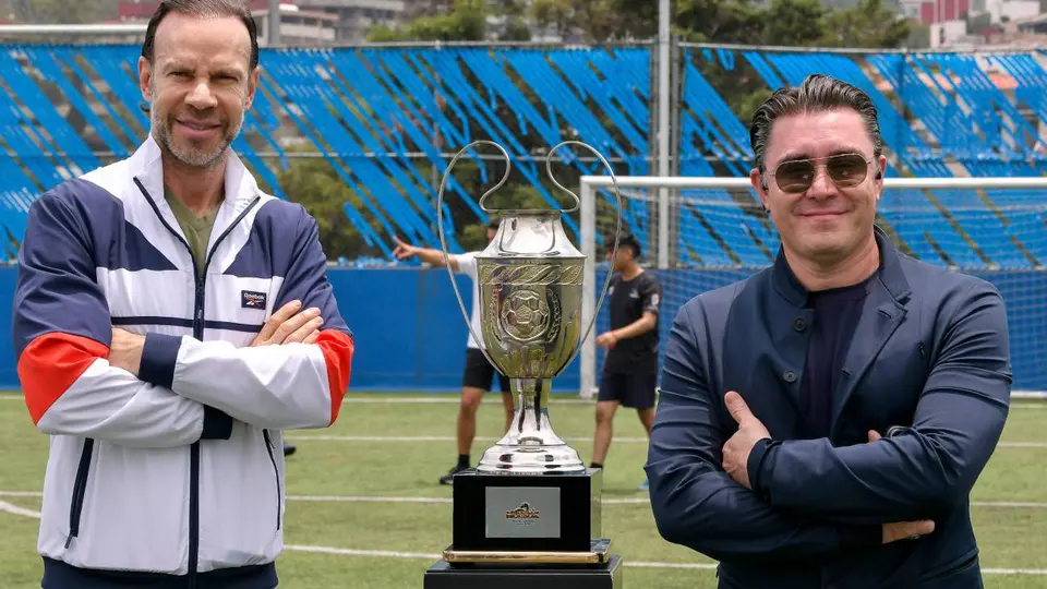 Antonio Rosique encabezó la premiación tras una jornada futbolera entre el talento de TV Azteca. / Cortesía