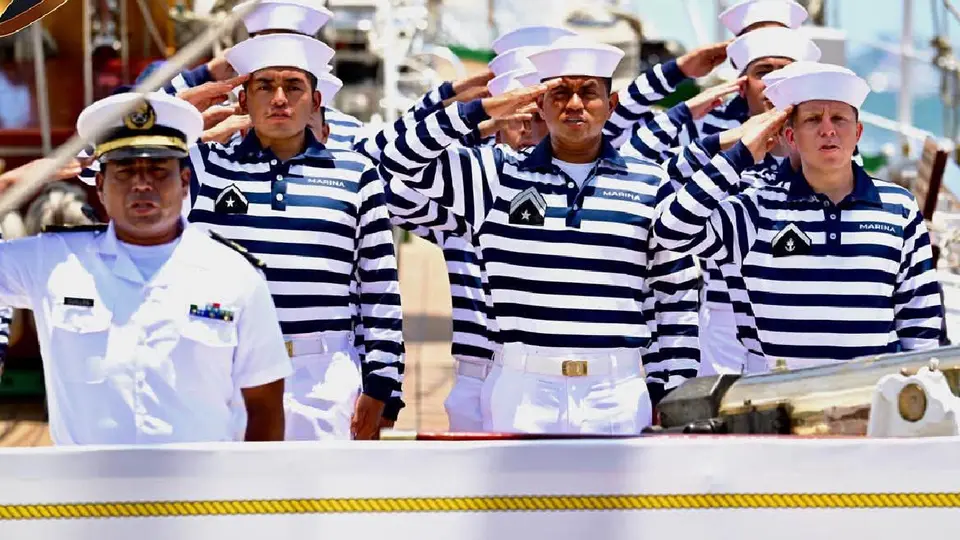 En esta nueva misión participan 144 jóvenes recién egresados de la Heroica Escuela Naval Militar / FB: @SEMARMX