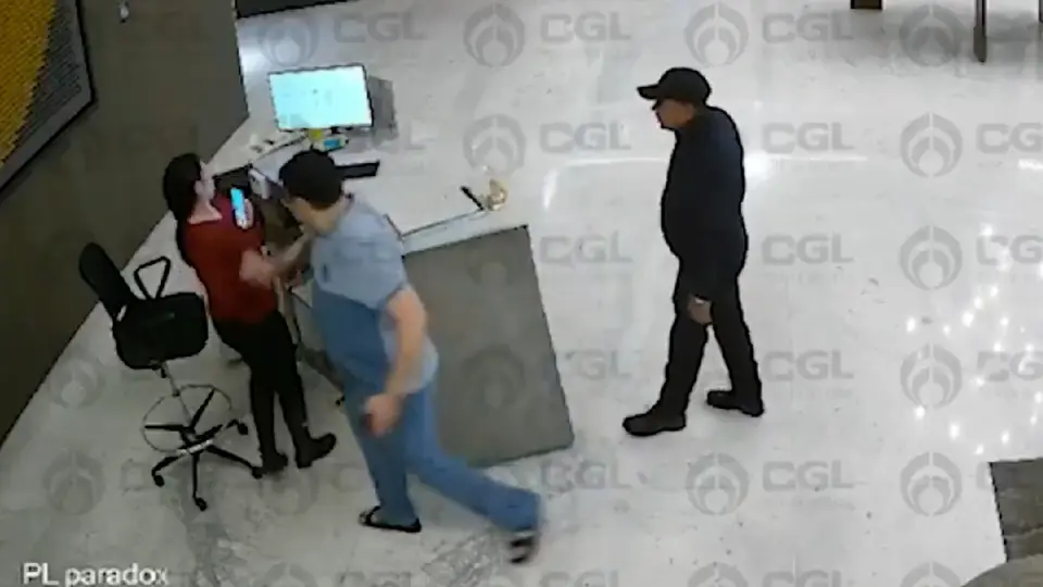 El empresario estaba molesto porque no le llegaba un paquete que pidió por Whatsapp / Especial