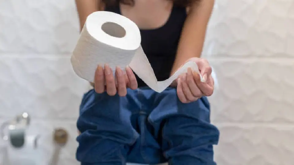 Los CDC señalan que los síntomas suelen aparecer aproximadamente una semana después del contagio. / iStock