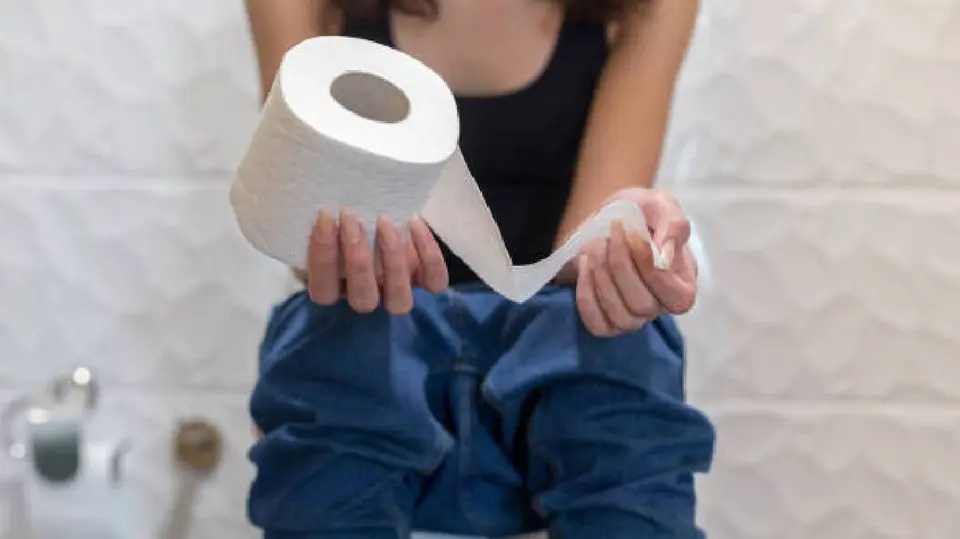 Los CDC señalan que los síntomas suelen aparecer aproximadamente una semana después del contagio. / iStock