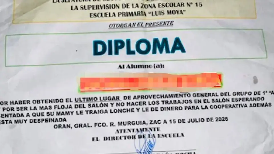 "Por ser la más floja del salón": Alumna recibe diploma ofensivo en Zacatecas