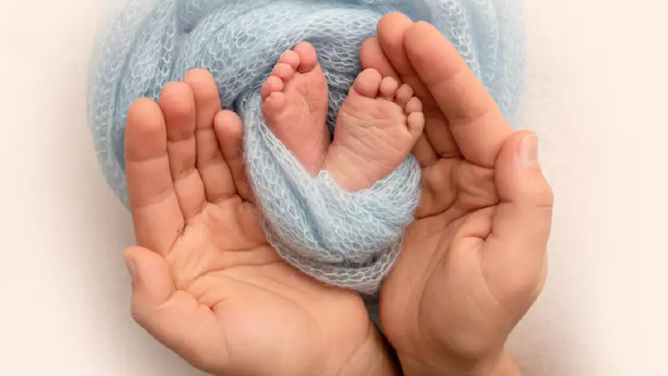 ¿Por qué nacen cada vez menos bebés en México? Gobierno revela las causas