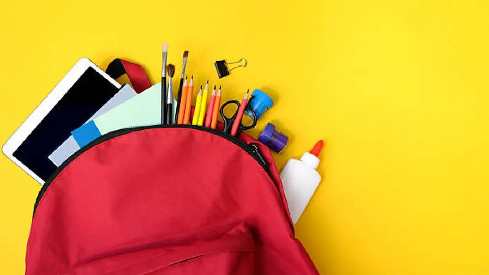 Cuadernos, lápices, colores y materiales básicos forman parte de la lista de útiles escolares recomendada por la SEP para el próximo ciclo escolar. / iStock