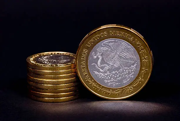 El centro de las nuevas monedas será de acero recubierto de níquel, mientras que el anillo exterior conservará su acabado dorado./ Pixabay