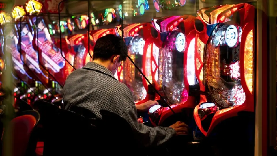 El Gobierno de Jalisco busca castigar a los adultos que inciten a menores a los juegos de azar / Magnific
