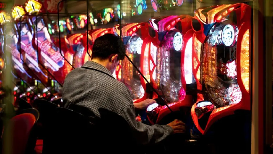 El Gobierno de Jalisco busca castigar a los adultos que inciten a menores a los juegos de azar / Magnific