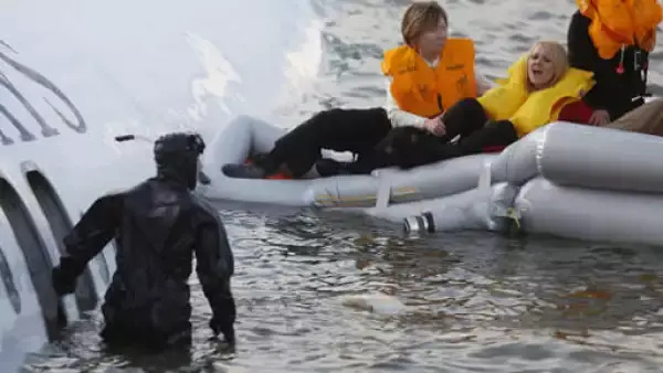 En 2009, Sullenberger logró un exitoso amerizaje de emergencia en el río Hudson tras el impacto de un Airbus A320 con una bandada de gansos, salvando a 155 personas.