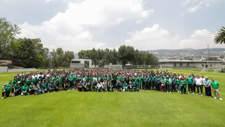 Mikel Arriola reconce a trabajadores de la FMF por su apoyo a la Selección Mexicana