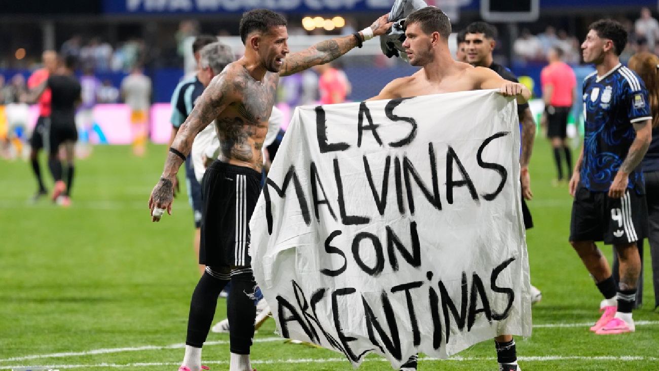 ¿Argentina se arriesga a sanción por su cartel de las Malvinas?