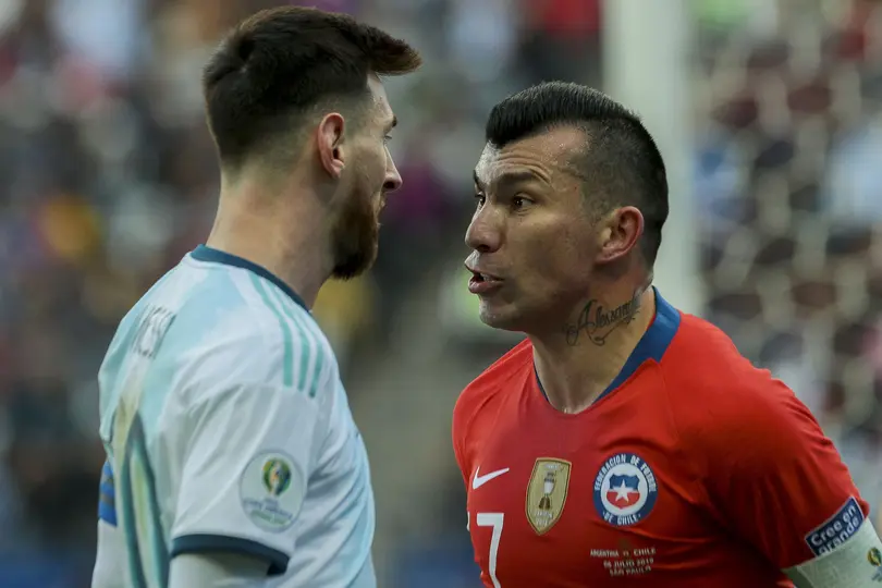 Lionel Messi y Gary Medel, en Copa América de 2019 | MEXSPORT