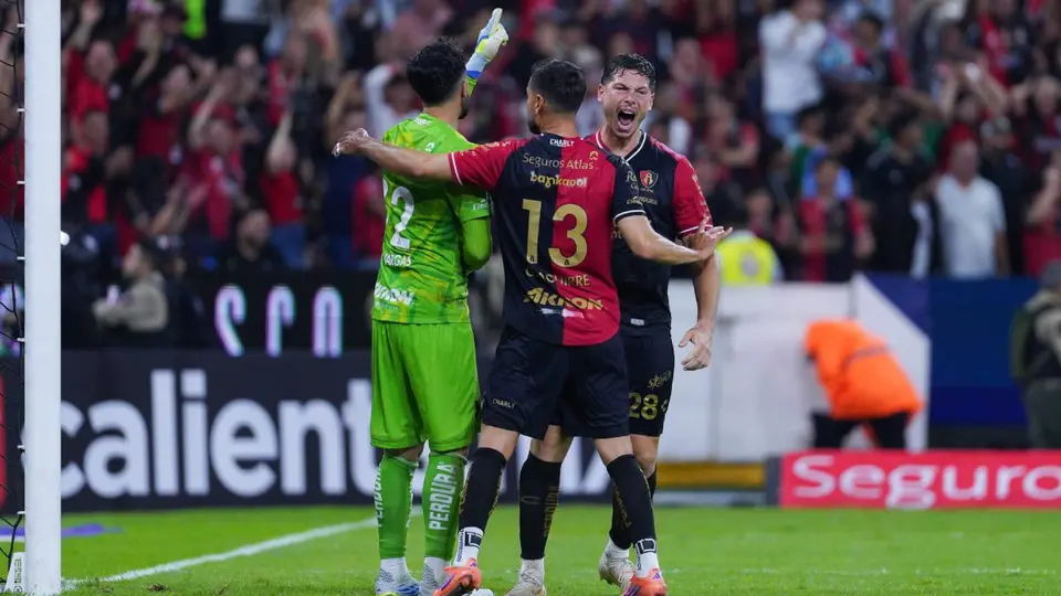 Camilo Vargas en celebración con Atlas ante Tigres | IMAGO 7