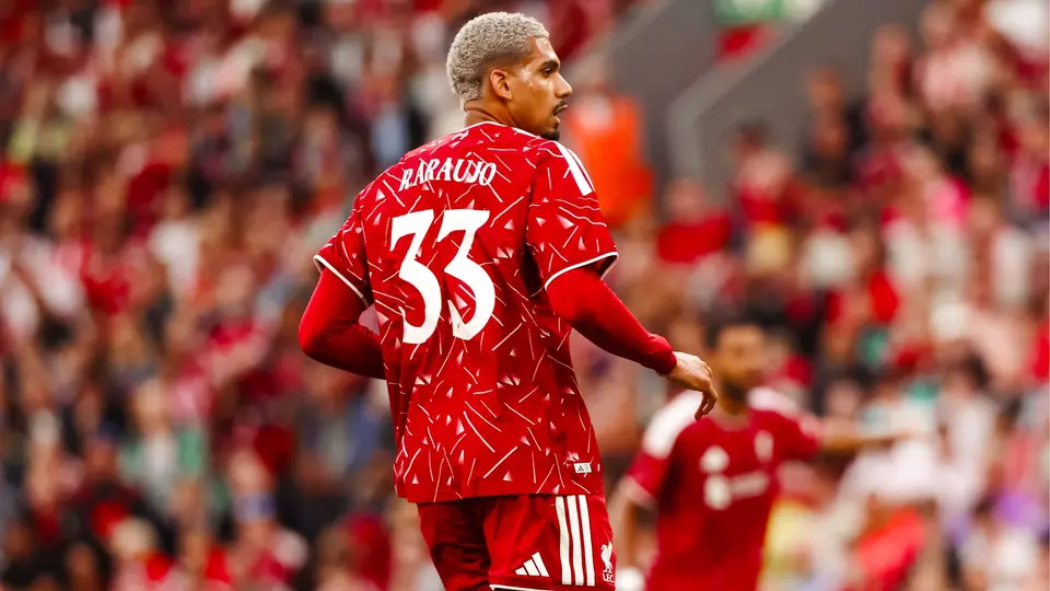 Ronald Araujo debutó con Liverpool de cara al inicio de la Premier League