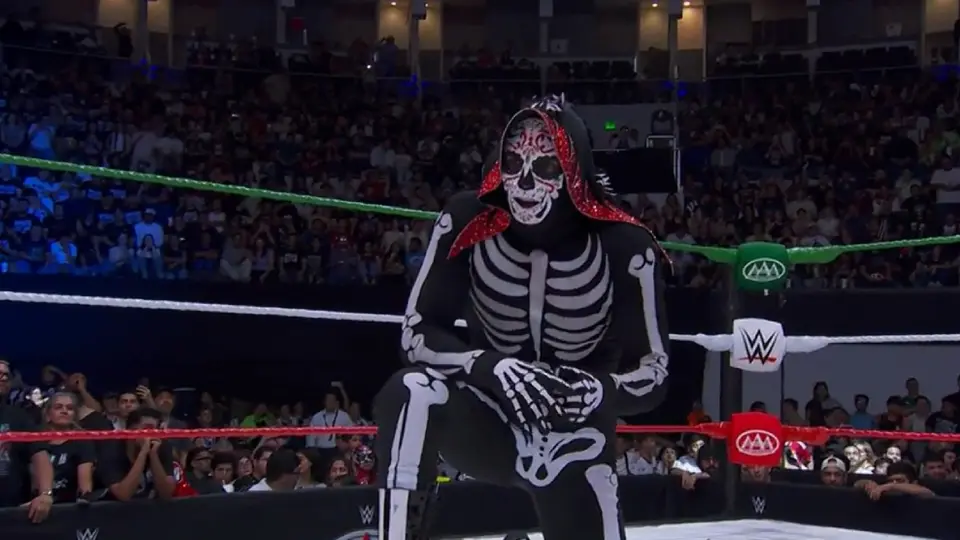¡La Parka va por Roman Reigns! El enmascarado avanza y enfrentará a Penta en Semifinales