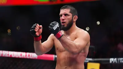 Islam Makhachev retiene el tiutlo y supera la marca de Anderson Silva