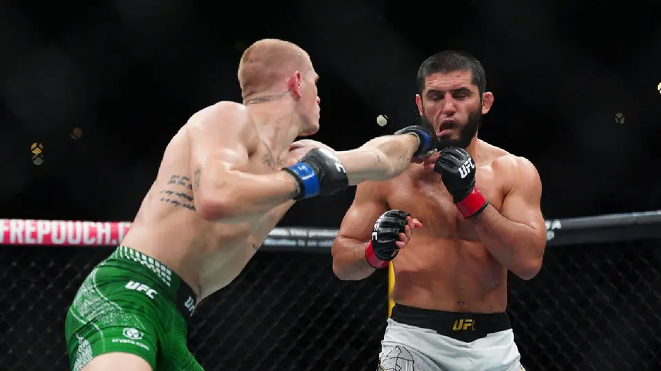 Islam Makhachev e Ian Garry | AP