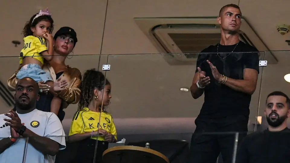 Cristiano Ronaldo con su familia en el palco de Al-Nassr | AFP