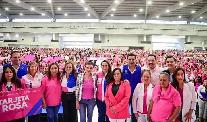 Mujeres podrán acceder a un apoyo económico de 2 mil pesos bimestrales mediante el programa Tarjeta Rosa Soluciones 2026./ Especial