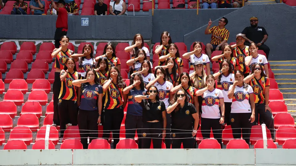 Protesta de las tribunas de Leones Negros | X:LeonesNegrosCF