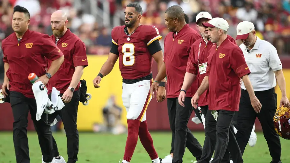 Marcus Mariota sufre esguince en la rodilla derecha