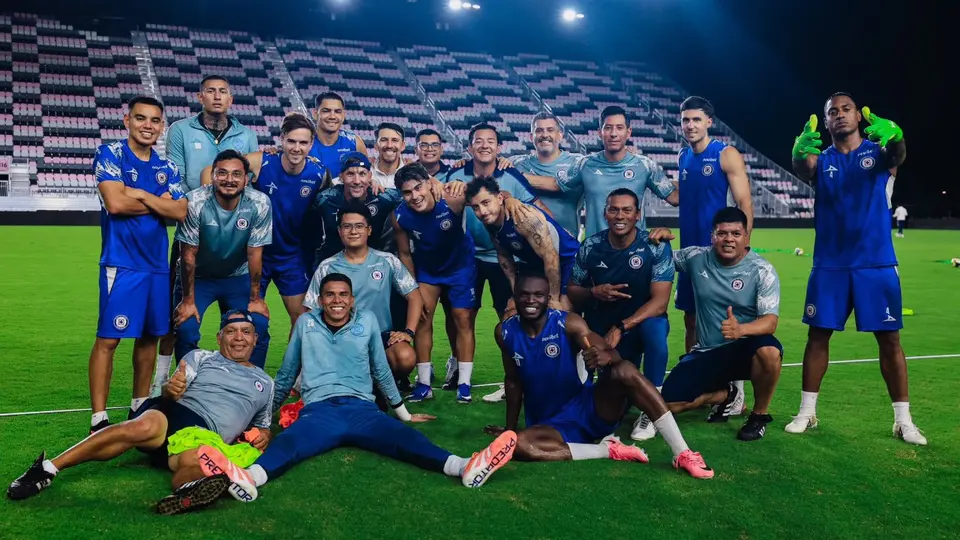 Jugadores de Cruz Azul tras su entrenamiento en Miami | X: @CruzAzul