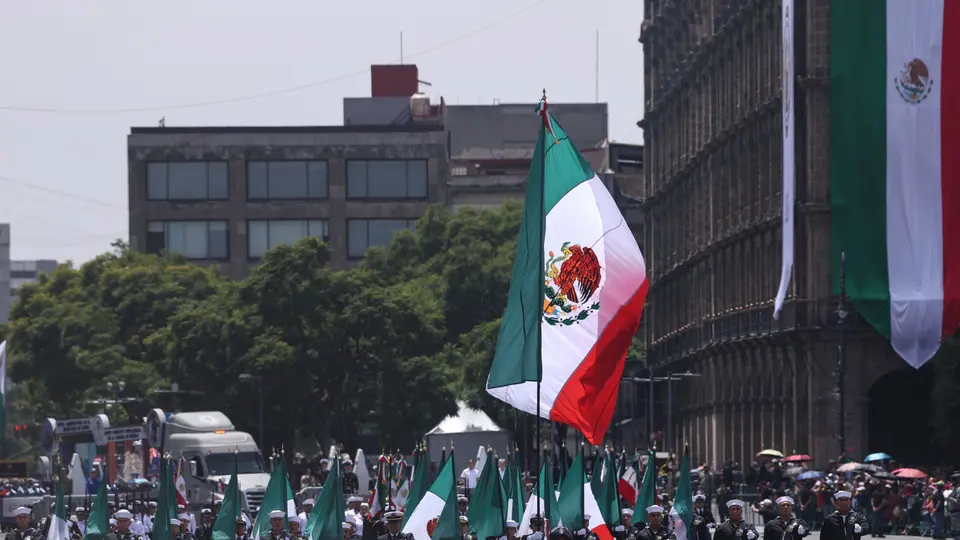 Desfile Militar 2026 reúne a más de 15 mil integrantes de las Fuerzas Armadas, drones y canes en CDMX