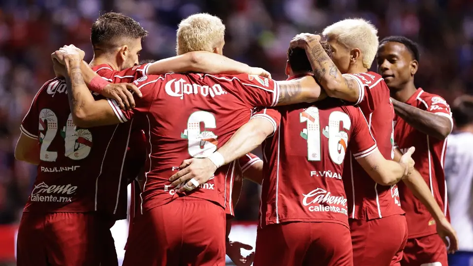 Jugadores de Toluca celebrando el único gol en el partido ante Puebla de la Jornada 7 | IMAGO7