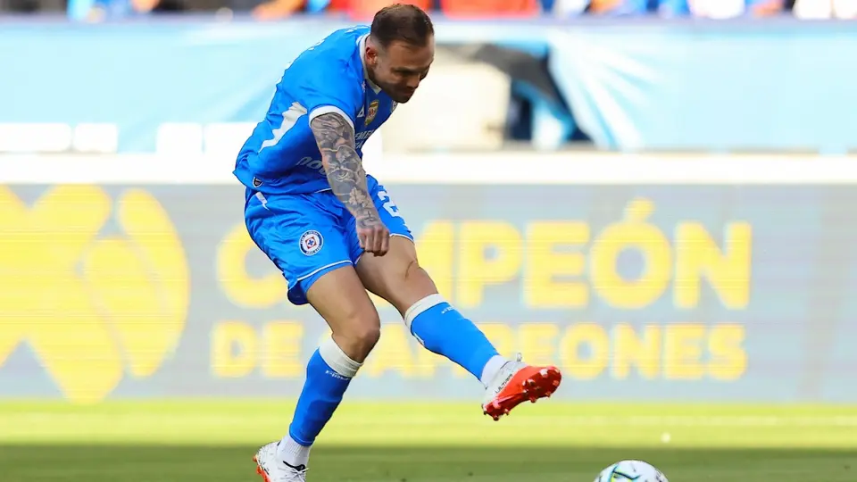 Carlos Rotondi en el Campeón de Campeones entre Cruz Azul y Toluca | MEXSPORT