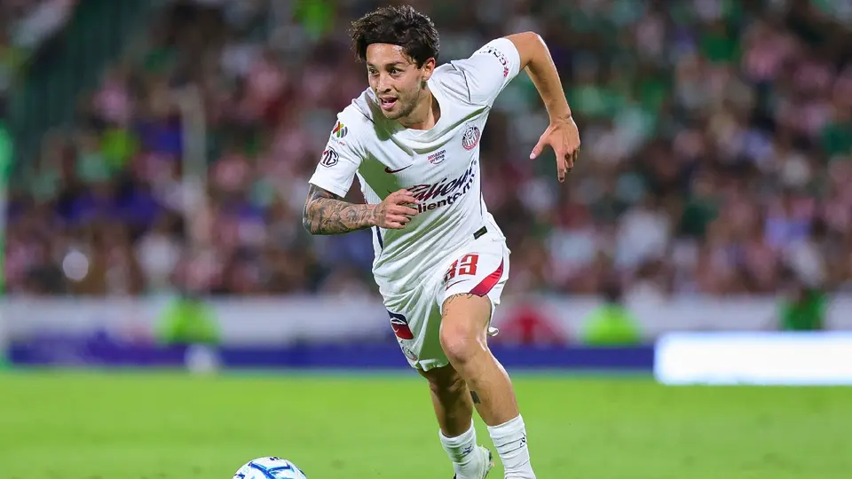 Jordan Carrillo, en un partido de Liga MX con Chivas | MEXSPORT
