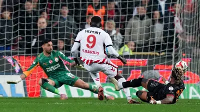 ¿'Hormiga' González a la banca? Olympiacos confirma fichaje de nuevo delantero