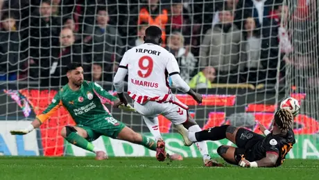 ¿'Hormiga' González a la banca? Olympiacos confirma fichaje de nuevo delantero