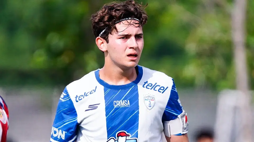 Santino Loza, capitán de Pachuca Sub 19, en un partido de Liga MX de la categoría | IMAGO7