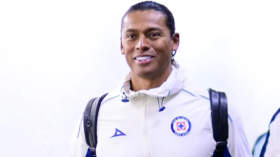 Joel Huiqui previo a un partido de Liga MX con Cruz Azul | imago7
