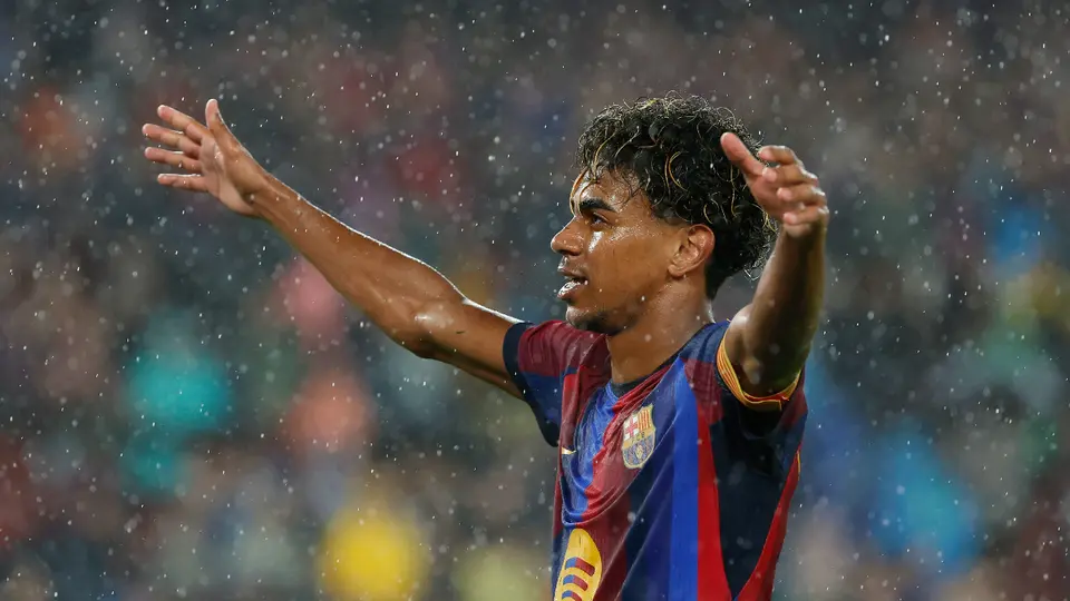 Lamine Yamal, jugador del Barcelona, en festejo gol ante Racing de Santander, en LaLiga | AP