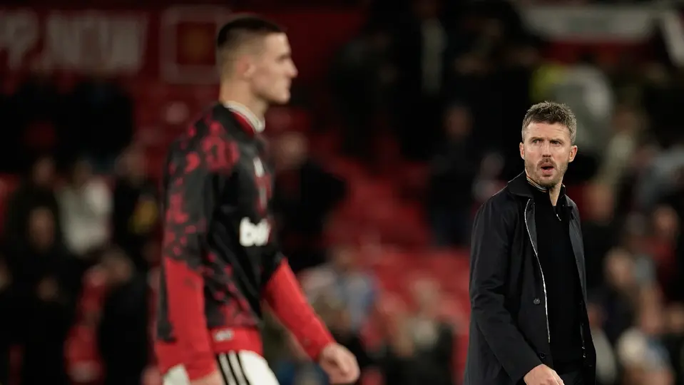 Michael Carrick y Manchester United, tras derrota en EFL Cup ante Brighton