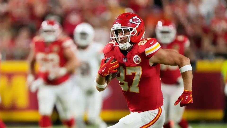 Travis Kelce, ala cerrada de los Chiefs, enfrentando a Denver | AP