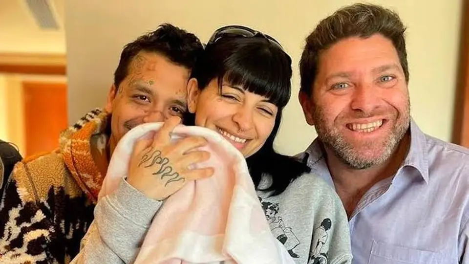 Christian Nodal ha señalado anteriormente que busca reducir la exposición de su hija en redes sociales./ RS