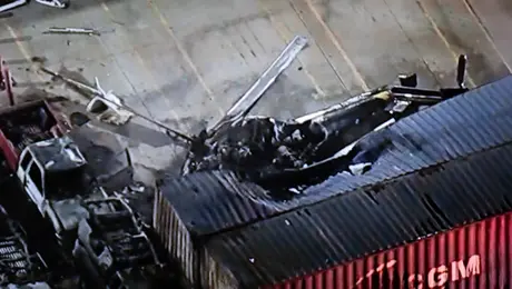 Helicóptero se estrella en Los Ángeles y deja tres muertos / VIDEO
