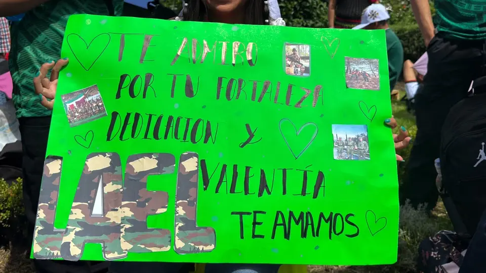 El público abarrotó distintos puntos del Centro Histórico para presenciar el desfile del 16 de septiembre./ Georgina Sánchez