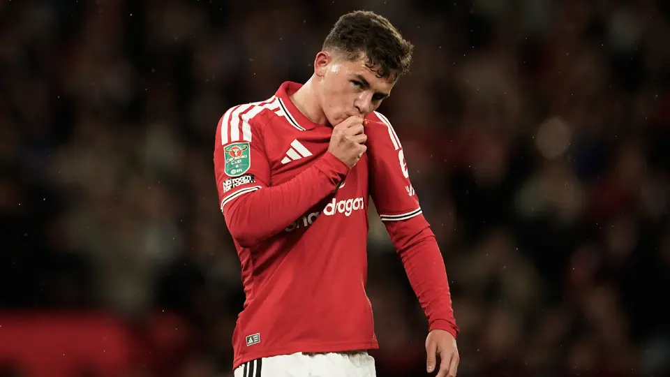 Shea Lacey, en festejo de gol, con Manchester United en EFL Cup | AP