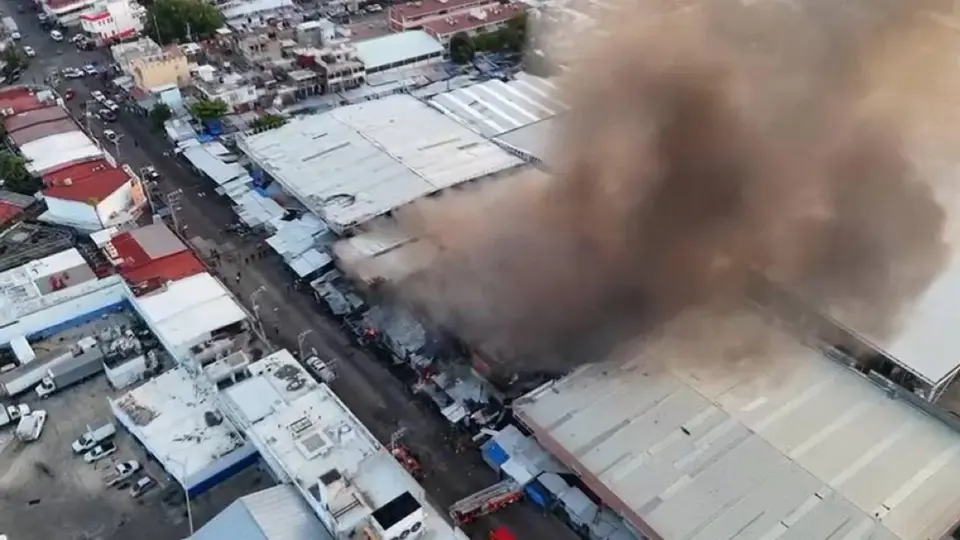 Incendio en el Mercado Central de Acapulco consume al menos 90 locales este 16 de septiembre
