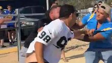 ¡Igual que los jugadores! Aficionados de Charger y Raiders acaban en golpes tras partido